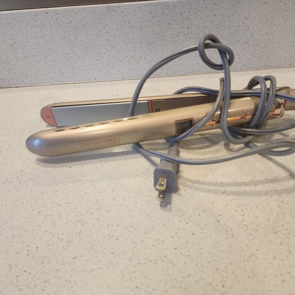 InfinitiPro by Conair Frizz Free Titanium Ceramic Flat Iron